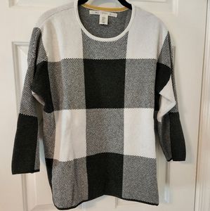 Max Studio | White & Gray Buffalo Check 3/4-sleeved Sweater | size: M
